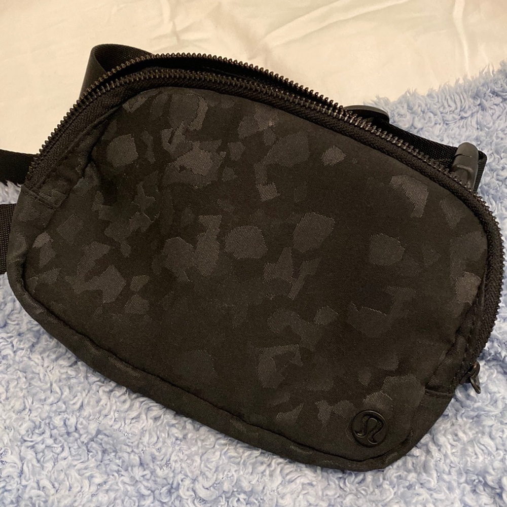 Lululemon belt bag